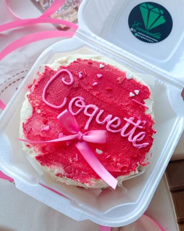 Pastel coquette con mensaje oculto